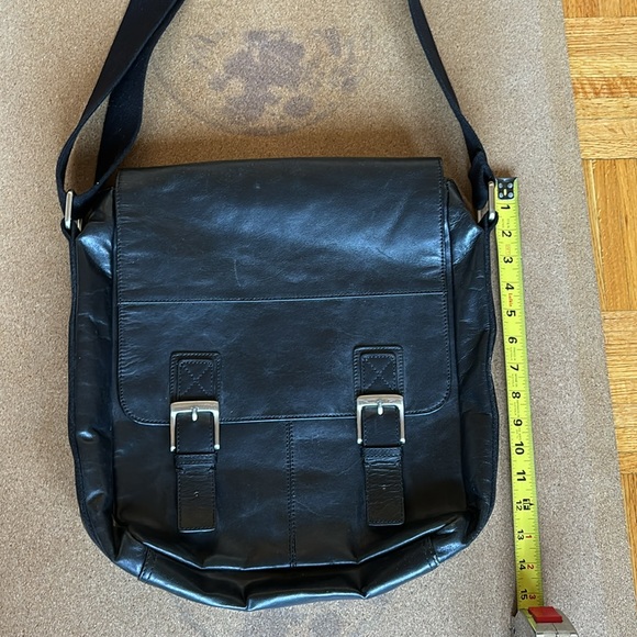 Fossil Brand black leather messenger bag. Open to reasonable offers. - Picture 2 of 10